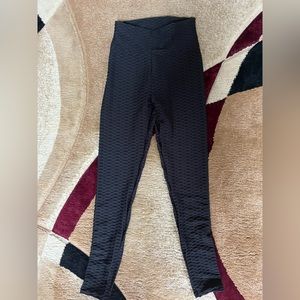 Black scrunch butt leggings
